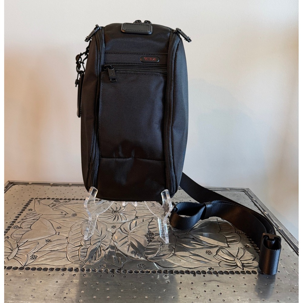NWOT Tumi GEN 4.3 - 13.5" Ballistic Nylon LARGE Sling Crossbody Black
